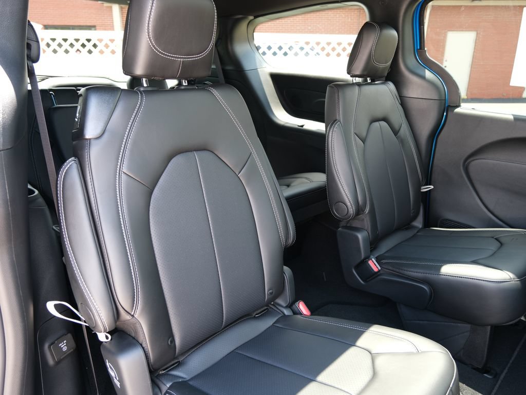 New 2027 Chrysler Pacifica Select w/ Family Tech Group FWD image 31