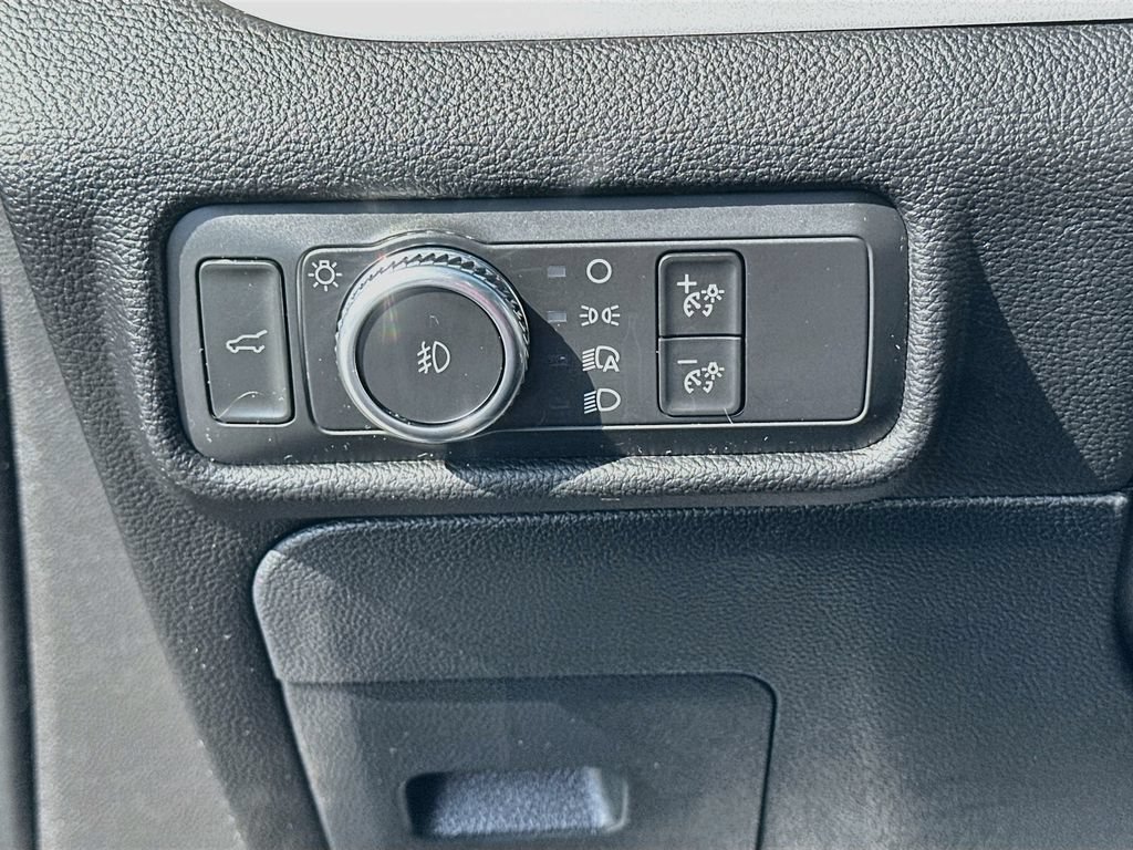 Used 2021 Ford Explorer XLT w/ Equipment Group 202A RWD image 10