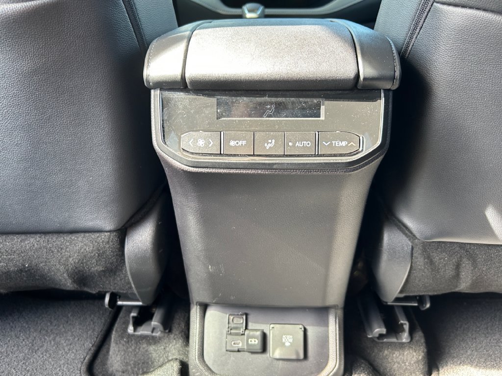 Used 2025 Toyota Highlander Limited AWD/4WD image 21