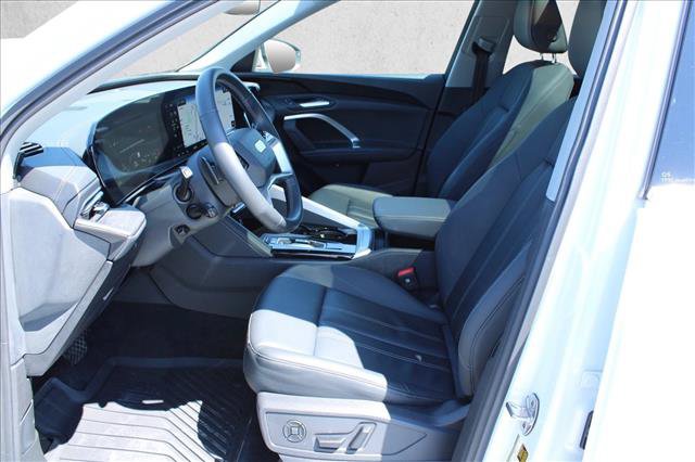 Used 2025 Audi Q5 Premium w/ Convenience Package AWD/4WD image 18