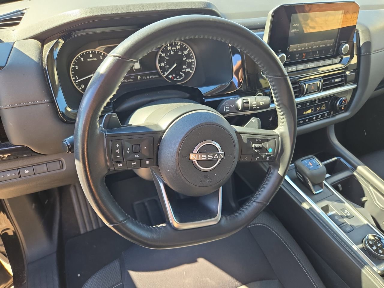 Used 2024 Nissan Pathfinder SV image 10