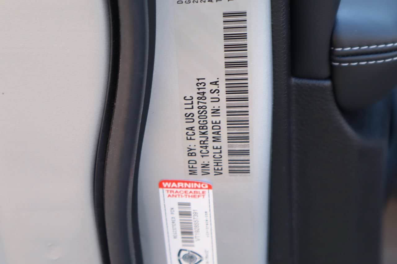 Used 2025 Jeep Grand Cherokee L Limited w/ Black Appearance Package AWD/4WD image 30