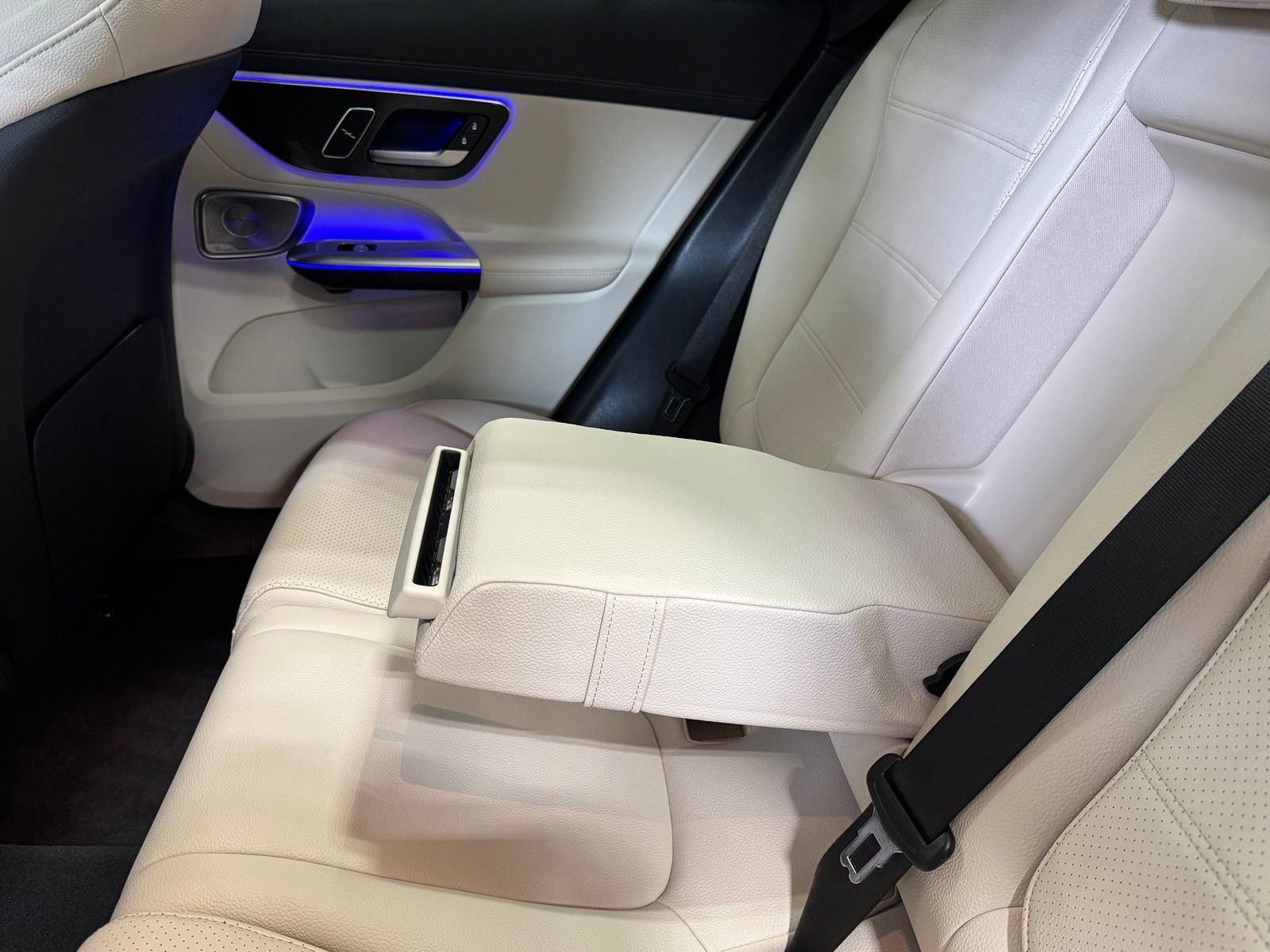 Used 2023 Mercedes-Benz GLC 300 4MATIC image 40