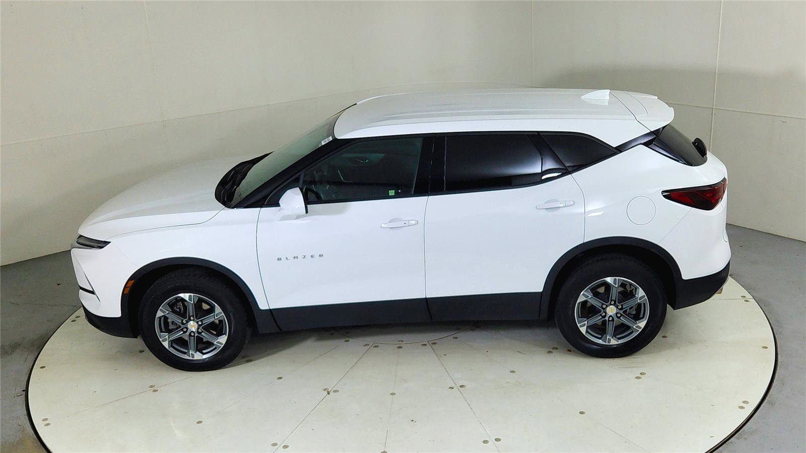 Used 2023 Chevrolet Blazer LT image 19