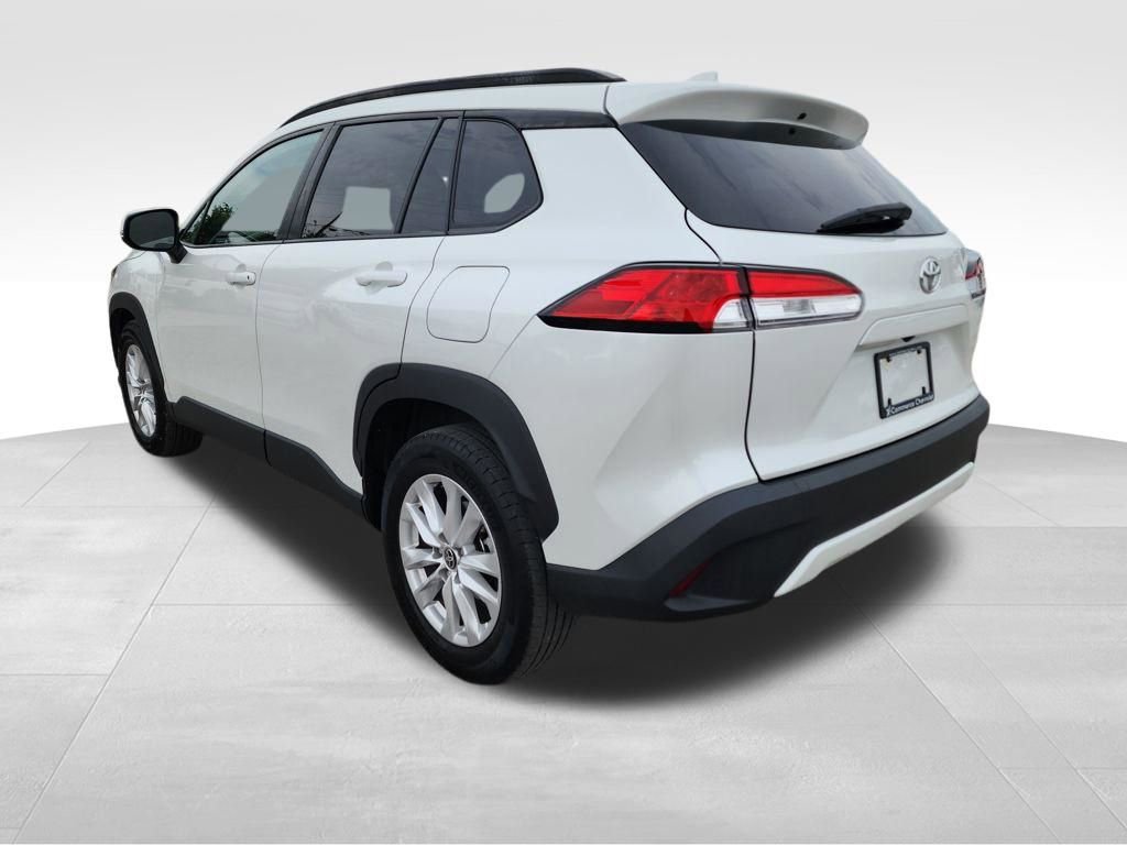 Used 2023 Toyota Corolla Cross LE image 6