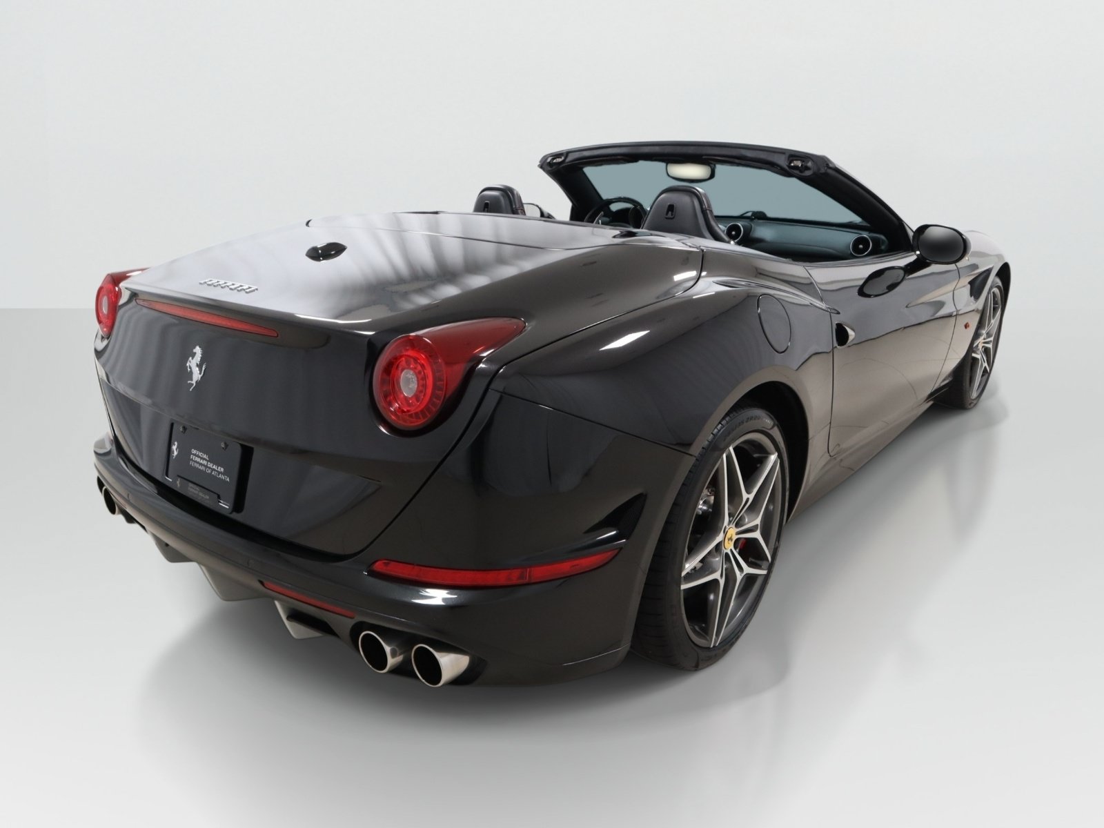 Used 2016 Ferrari California T RWD image 9