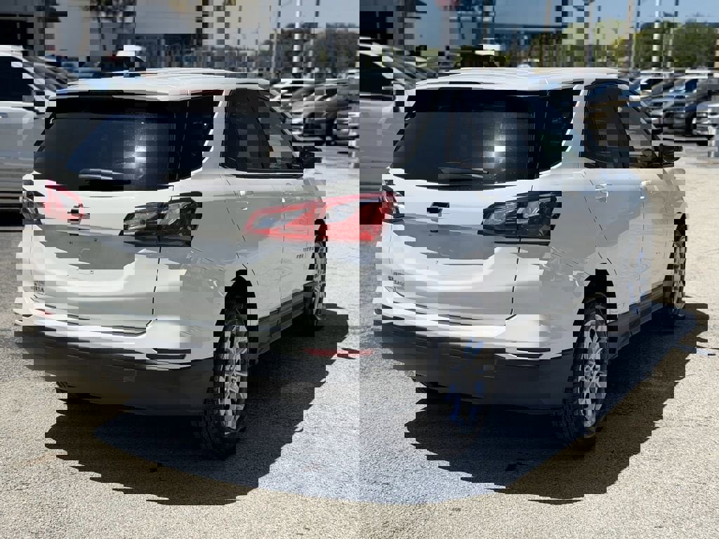 Used 2021 Chevrolet Equinox LS w/ LS Convenience Package FWD image 5