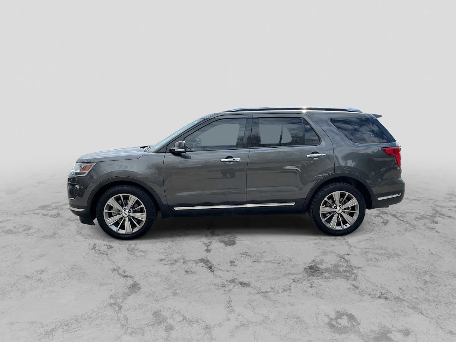 Used 2018 Ford Explorer Limited w/ Ford Safe & Smart Package FWD image 5