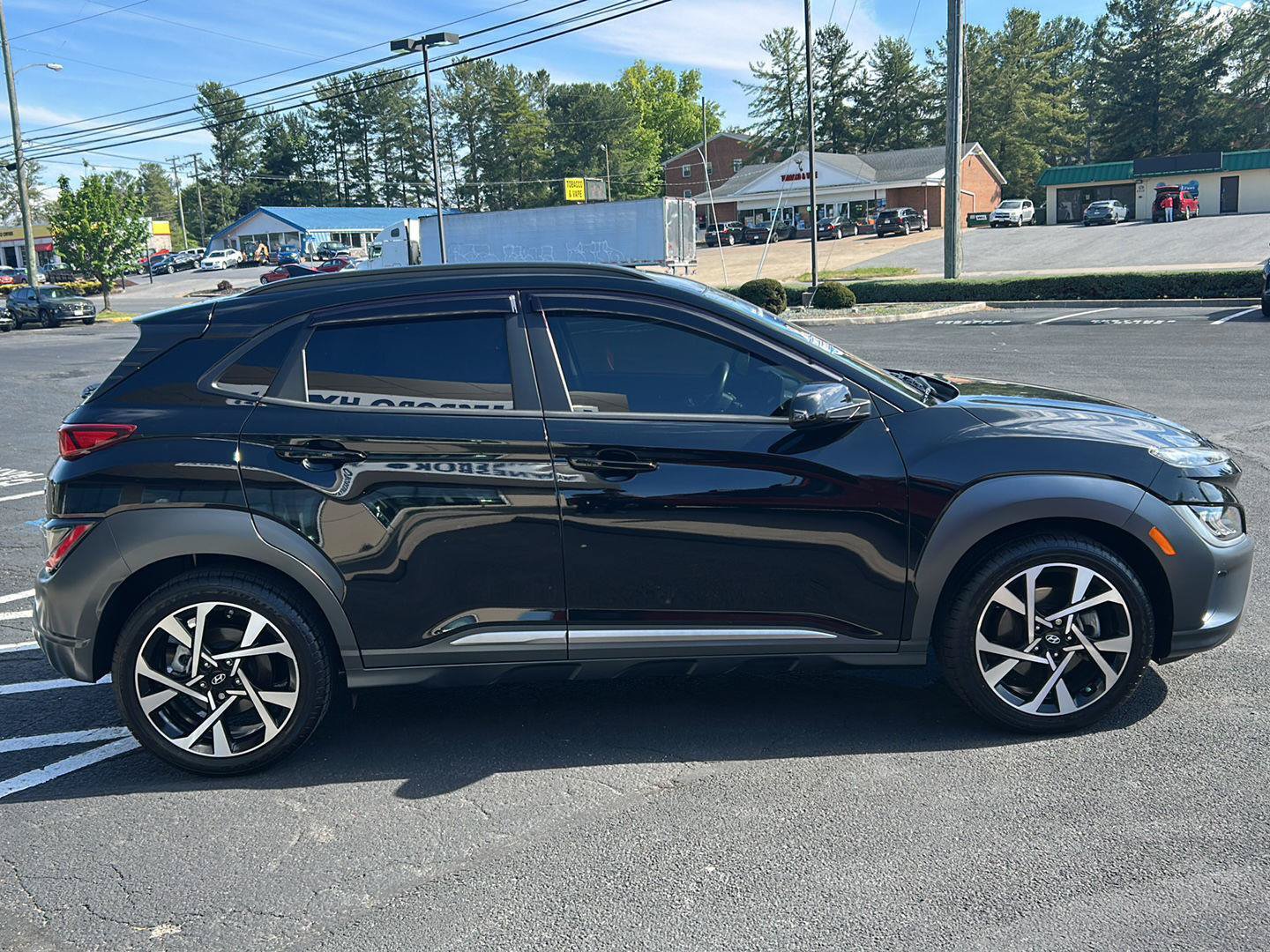Certified 2023 Hyundai Kona Limited FWD image 10