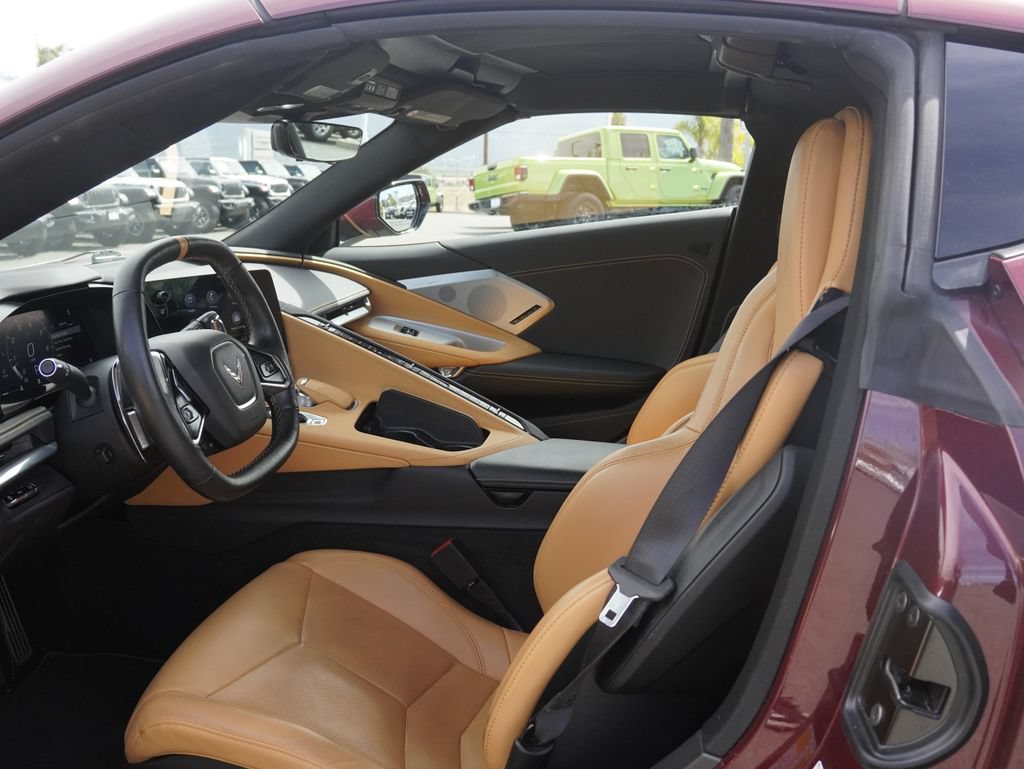 Used 2020 Chevrolet Corvette Stingray Preferred Cpe w/ 2LT Preferred Equipment Group RWD image 27