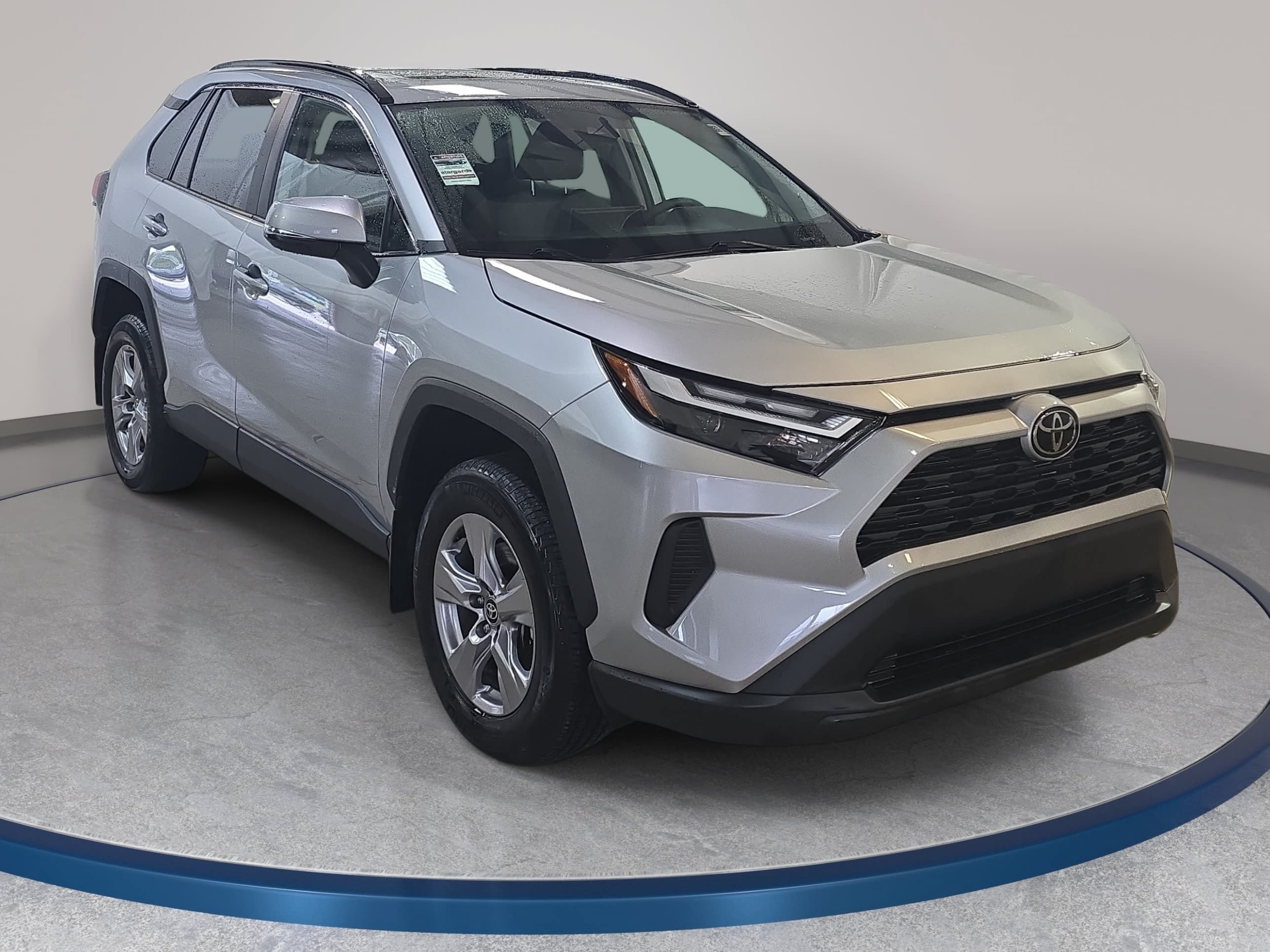 Used 2024 Toyota RAV4 XLE w/ Convenience Package FWD image 4