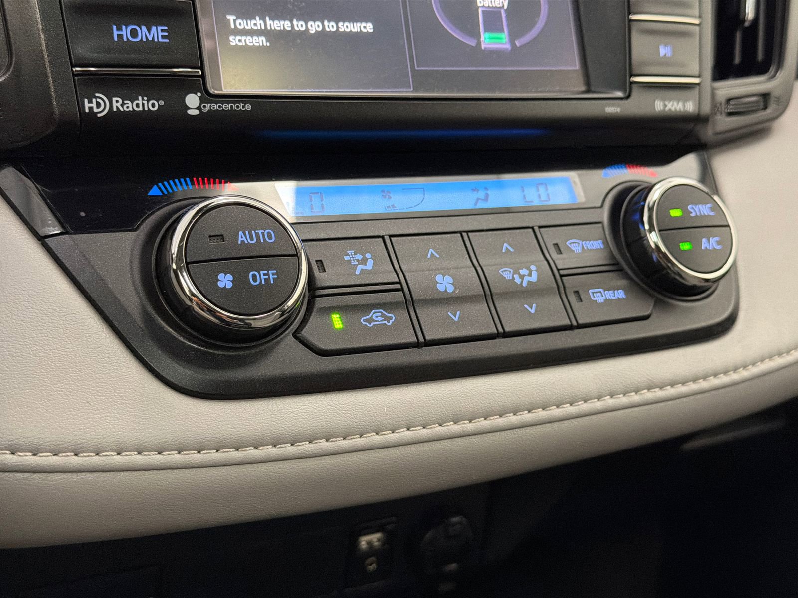 Used 2018 Toyota RAV4 XLE AWD/4WD image 25