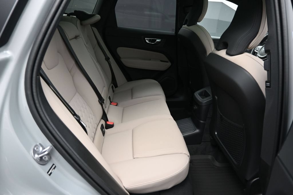 New 2026 Volvo XC60 T8 Plus w/ Climate Package PRO AWD/4WD image 18