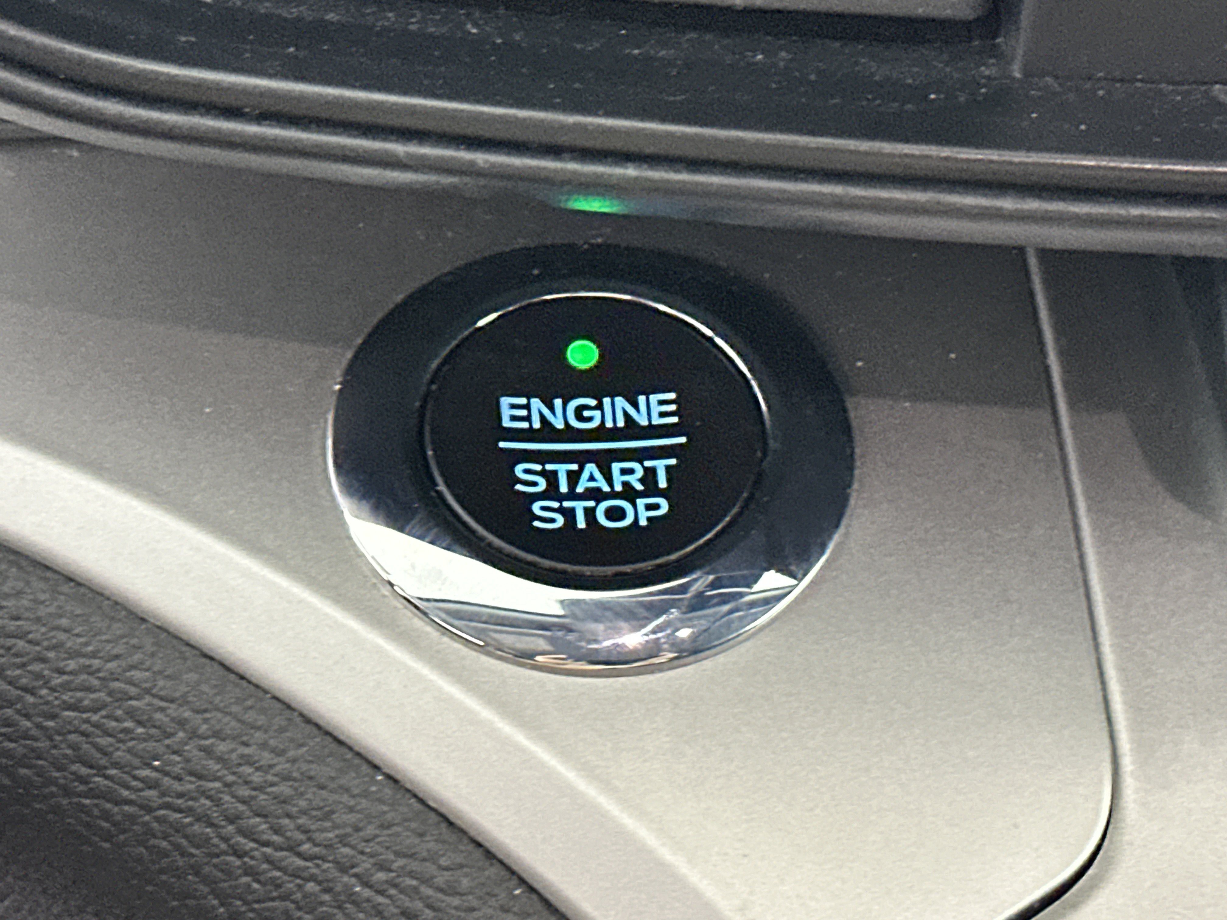 Used 2021 Ford Explorer XLT image 26