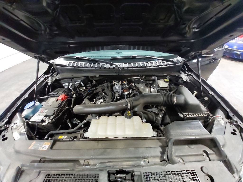 Used 2024 Ford Expedition XLT AWD/4WD image 32