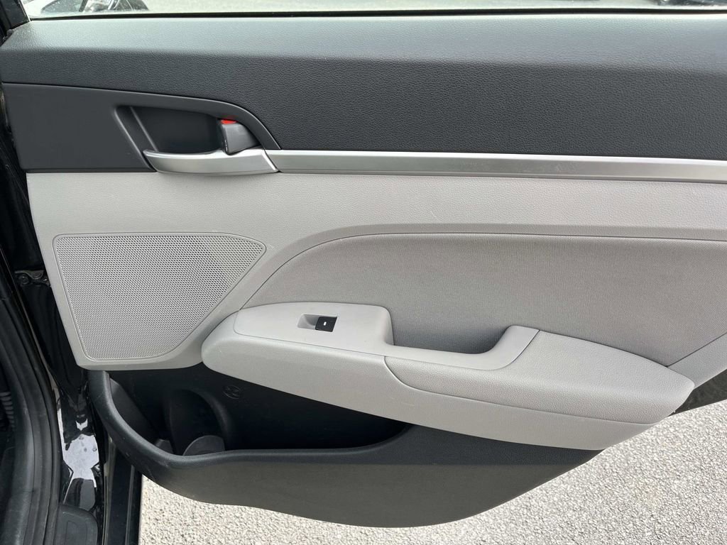 Used 2020 Hyundai Elantra SEL image 15