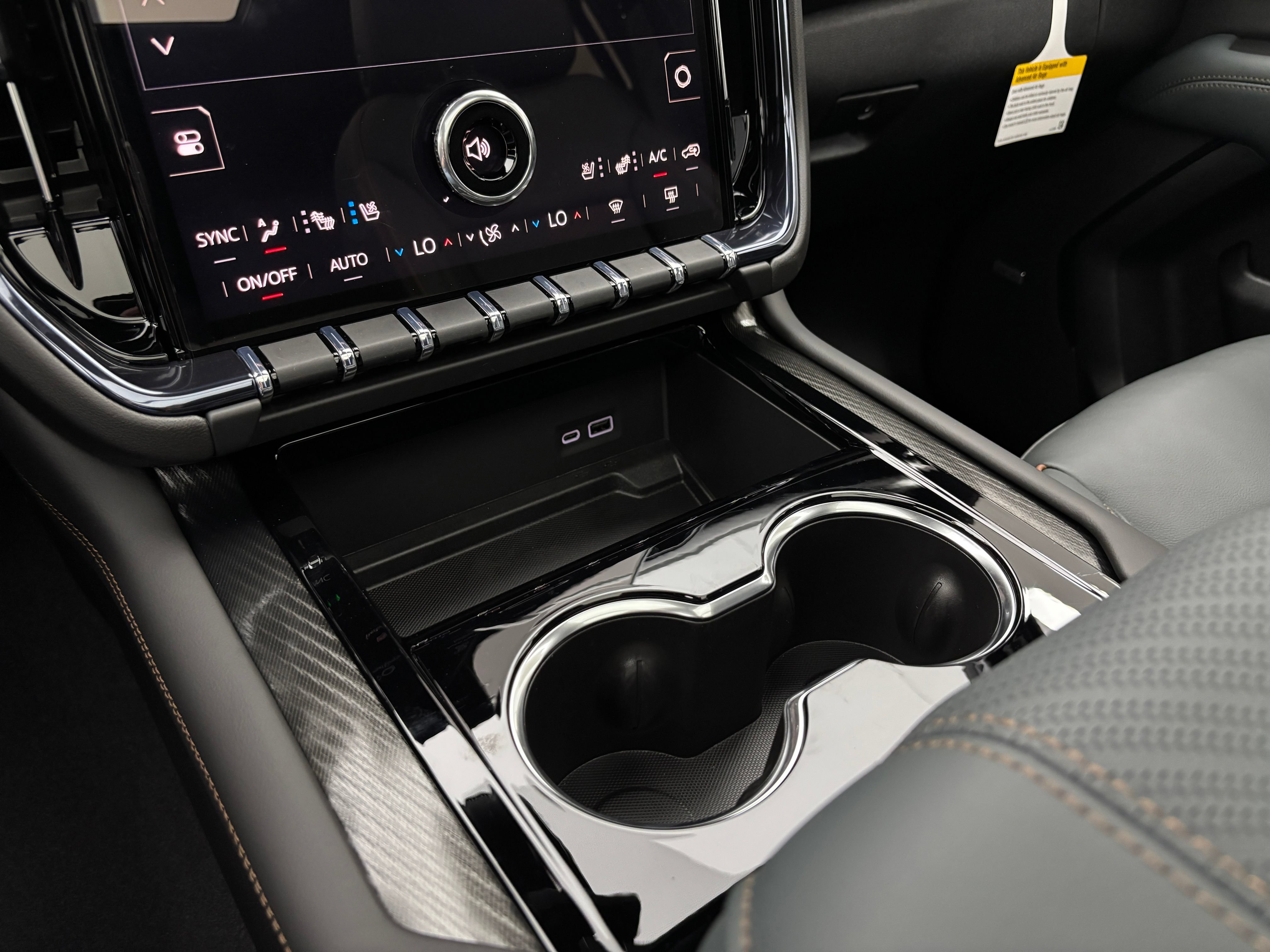New 2026 GMC Yukon XL AT4 w/ AT4 Preferred Package AWD/4WD image 30