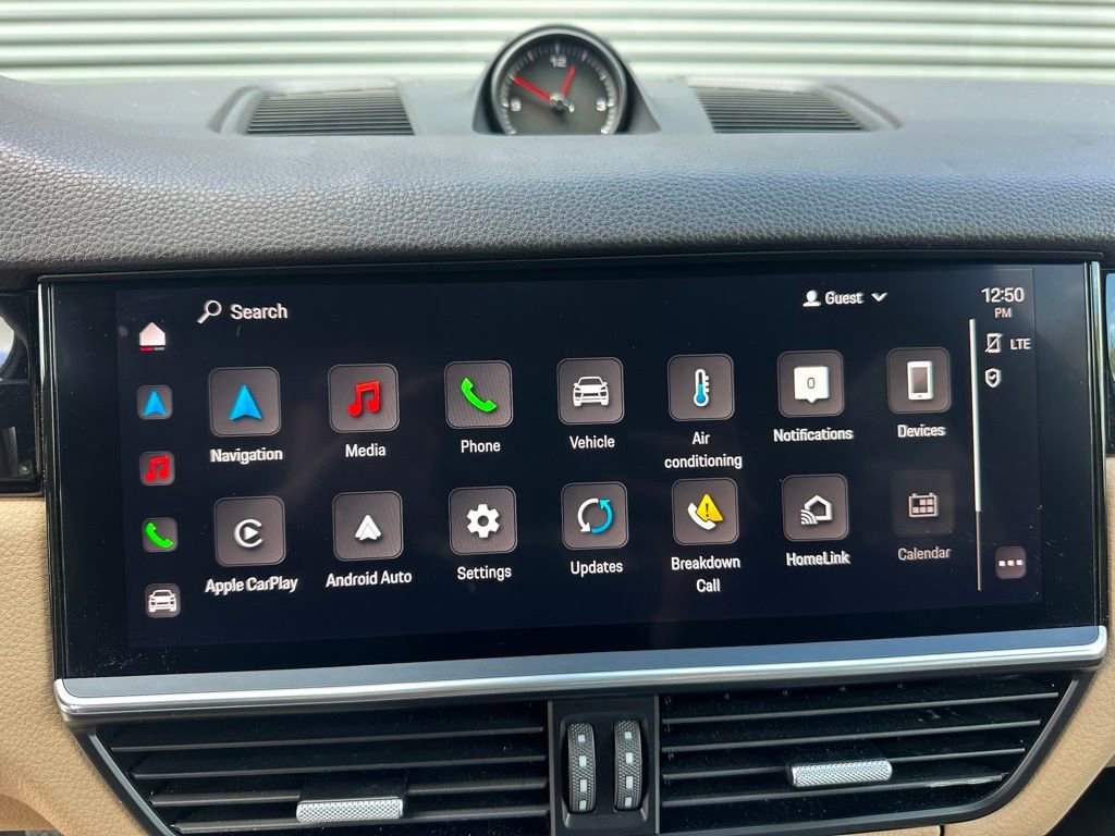 Certified 2023 Porsche Cayenne Platinum Edition image 31