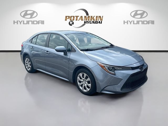 Used 2022 Toyota Corolla LE FWD image 3