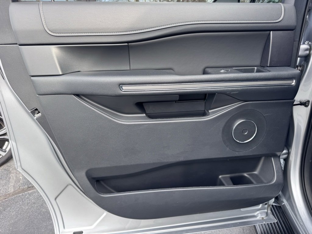 Used 2024 Ford Expedition Max XLT image 32