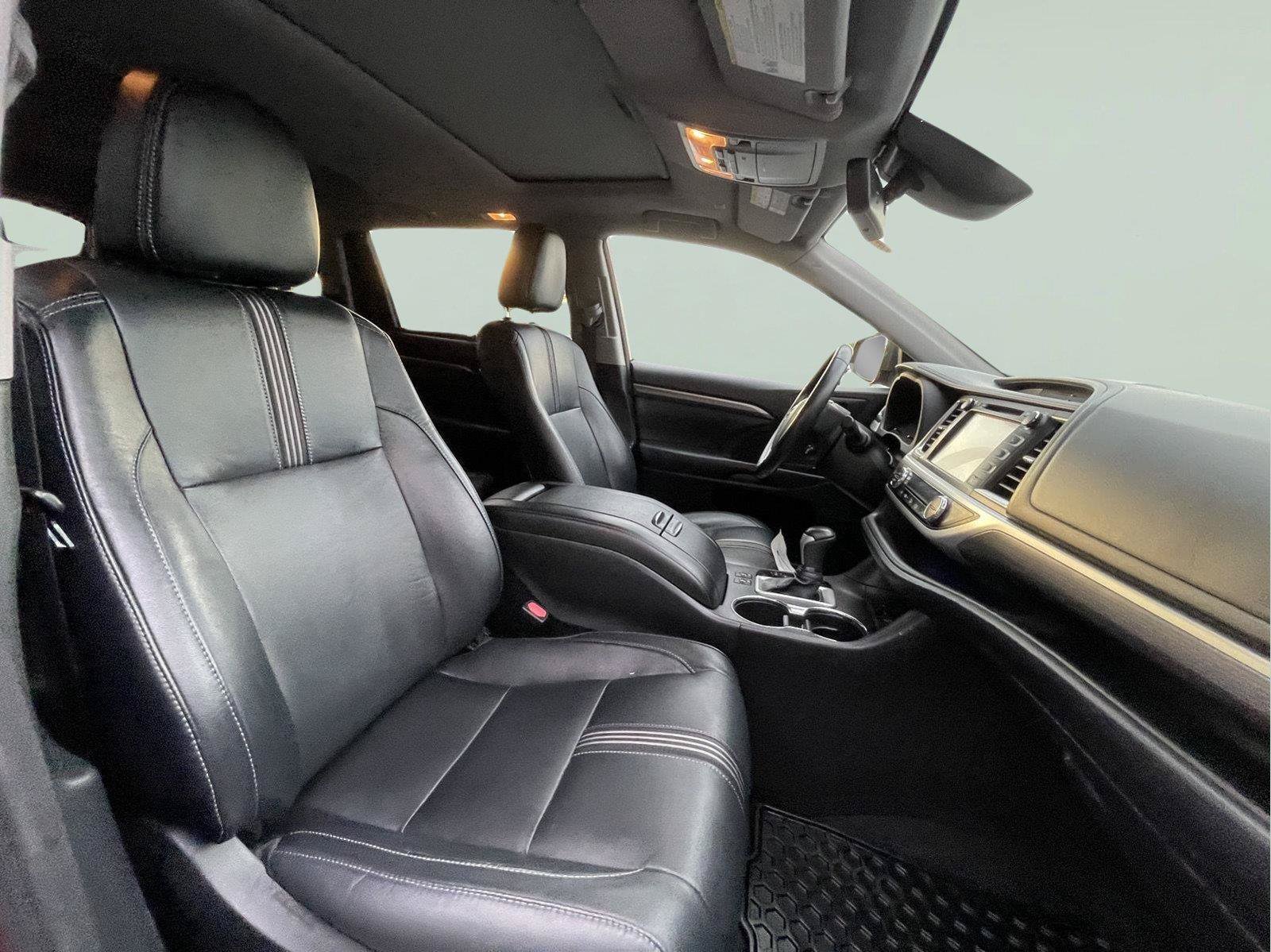 Used 2018 Toyota Highlander XLE AWD/4WD image 28