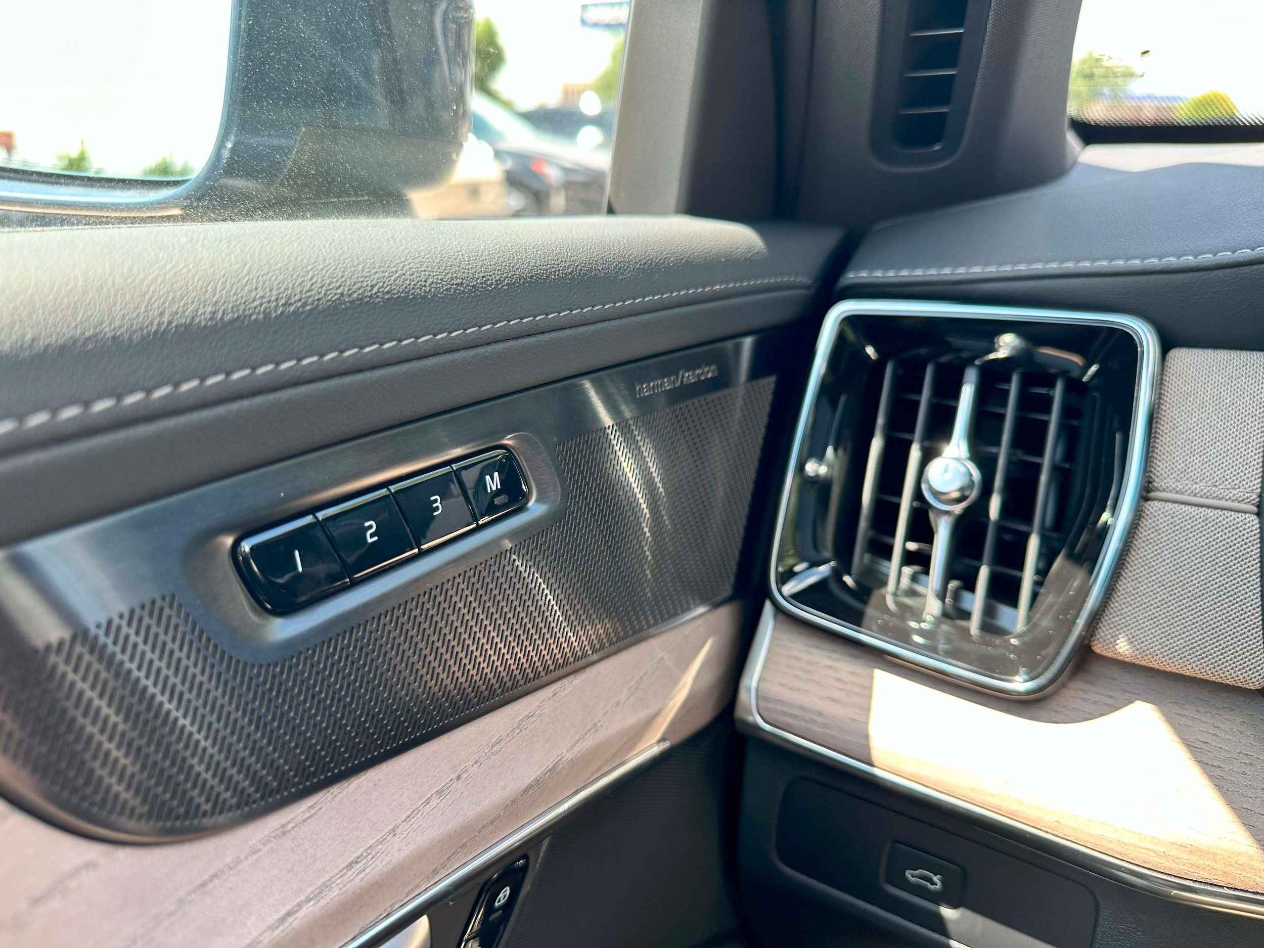 New 2026 Volvo XC90 B6 Plus w/ Protection Package Premier image 19