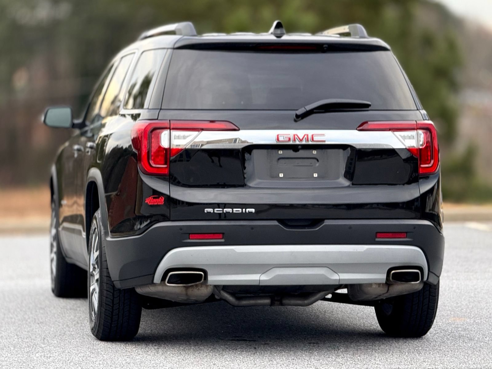 Used 2023 GMC Acadia SLT FWD image 4