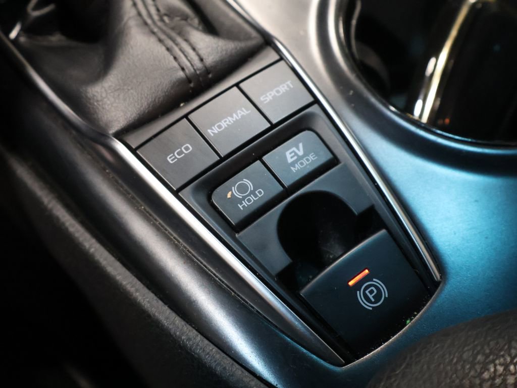 Used 2018 Toyota Camry LE image 28