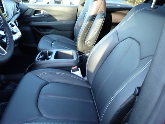 New 2026 Chrysler Pacifica Select AWD/4WD image 12