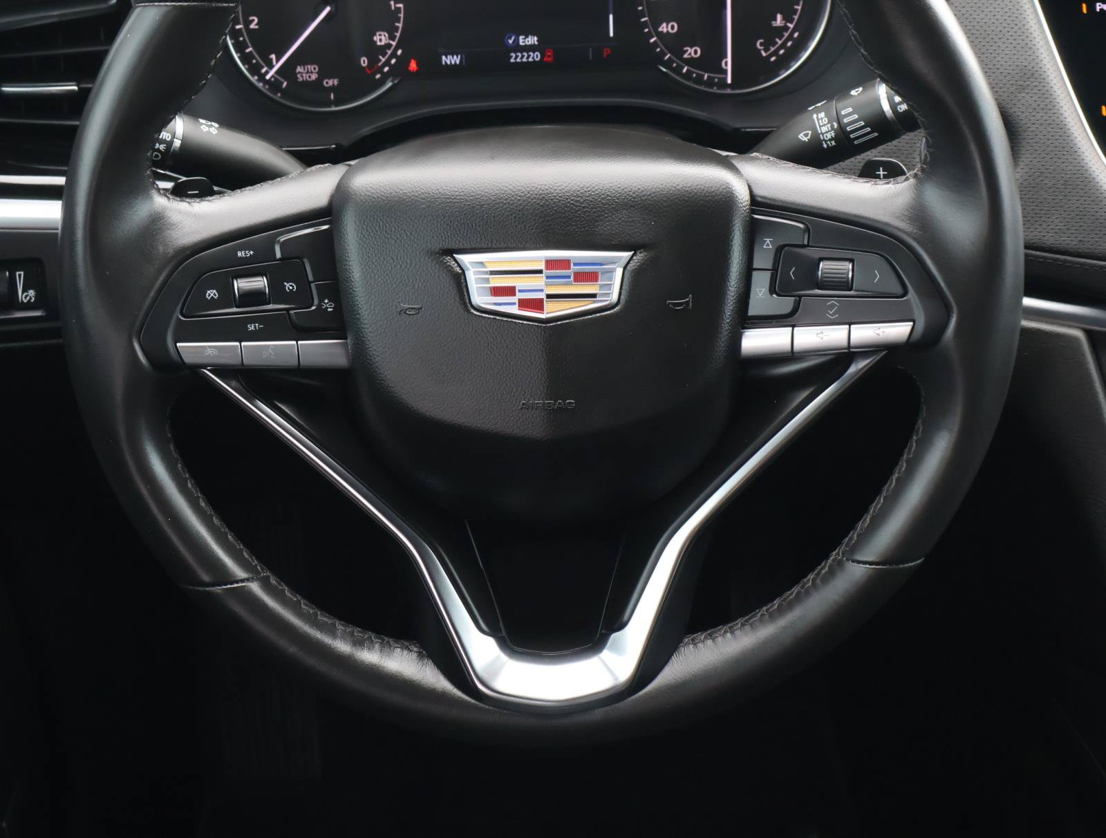 Certified 2025 Cadillac XT6 Luxury FWD image 12
