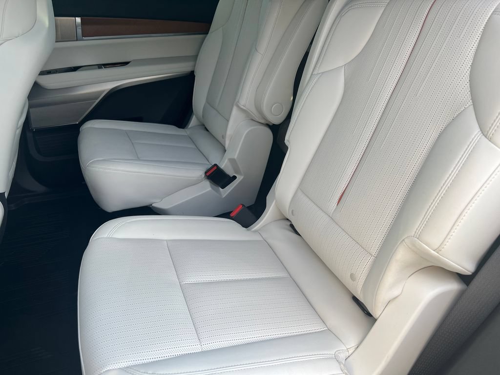 Certified 2026 Cadillac Vistiq Sport w/ LPO, Floor Liner Package AWD/4WD image 14