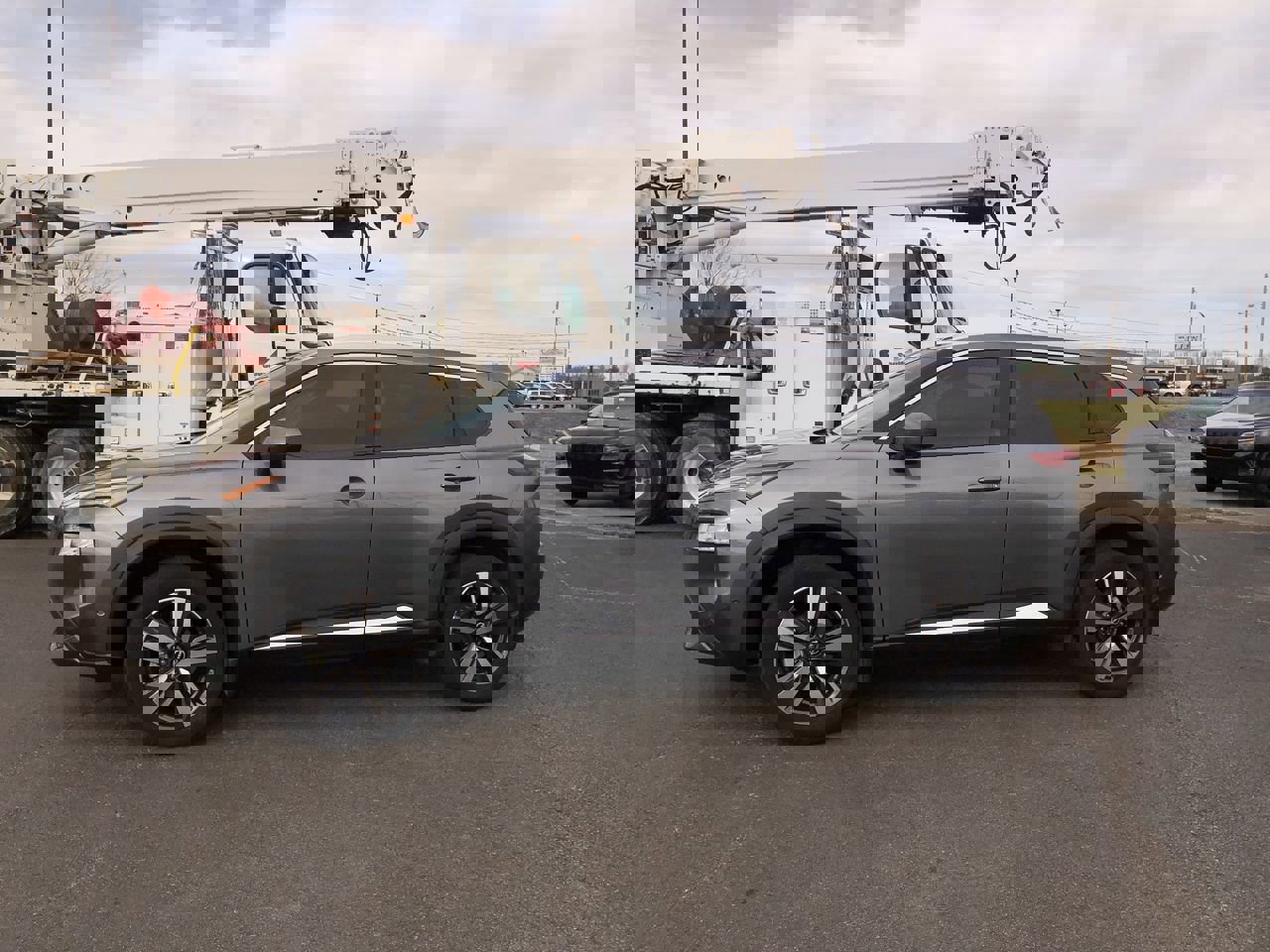 Used 2023 Nissan Rogue SL w/ SL Premium Package image 3