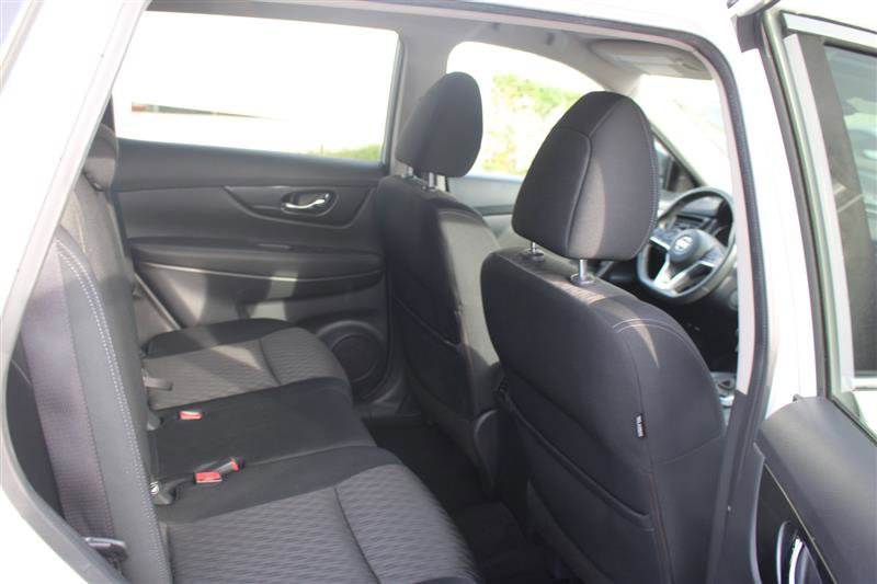 Used 2017 Nissan Rogue SV image 15