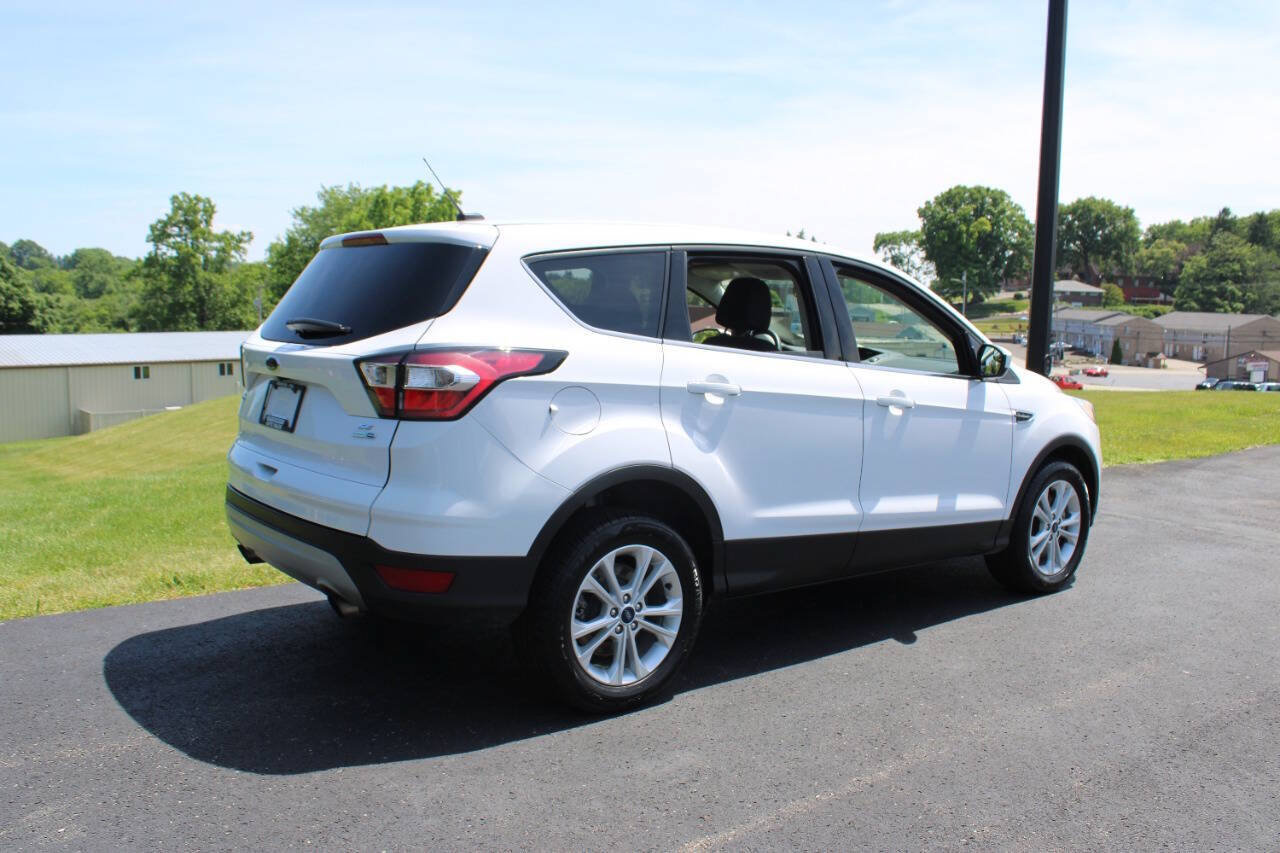 Used 2017 Ford Escape SE AWD/4WD image 4