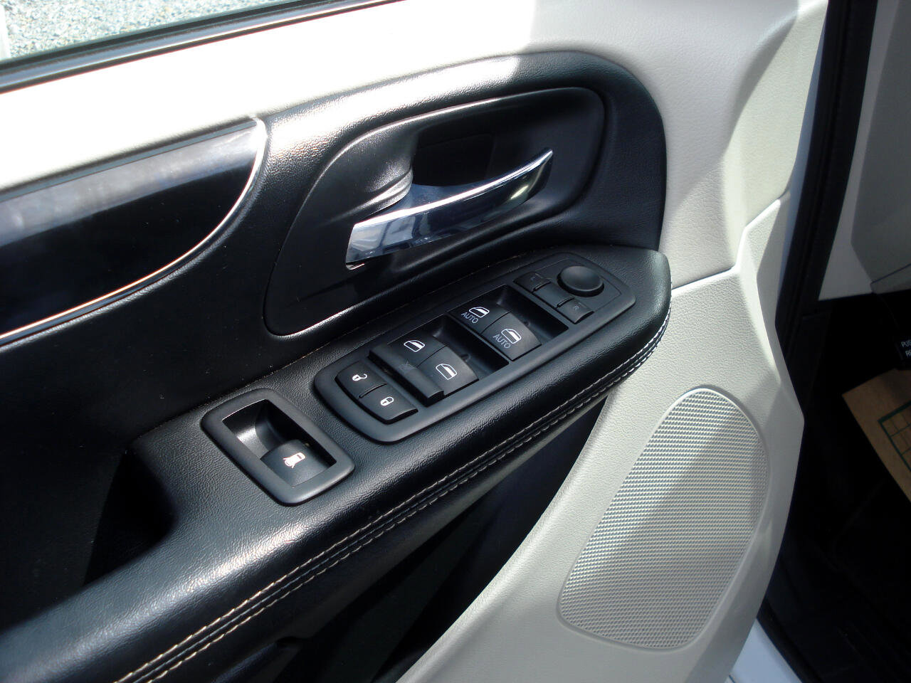 Used 2016 Dodge Grand Caravan SE image 10