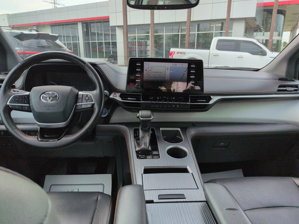 Used 2021 Toyota Sienna XSE AWD/4WD image 12
