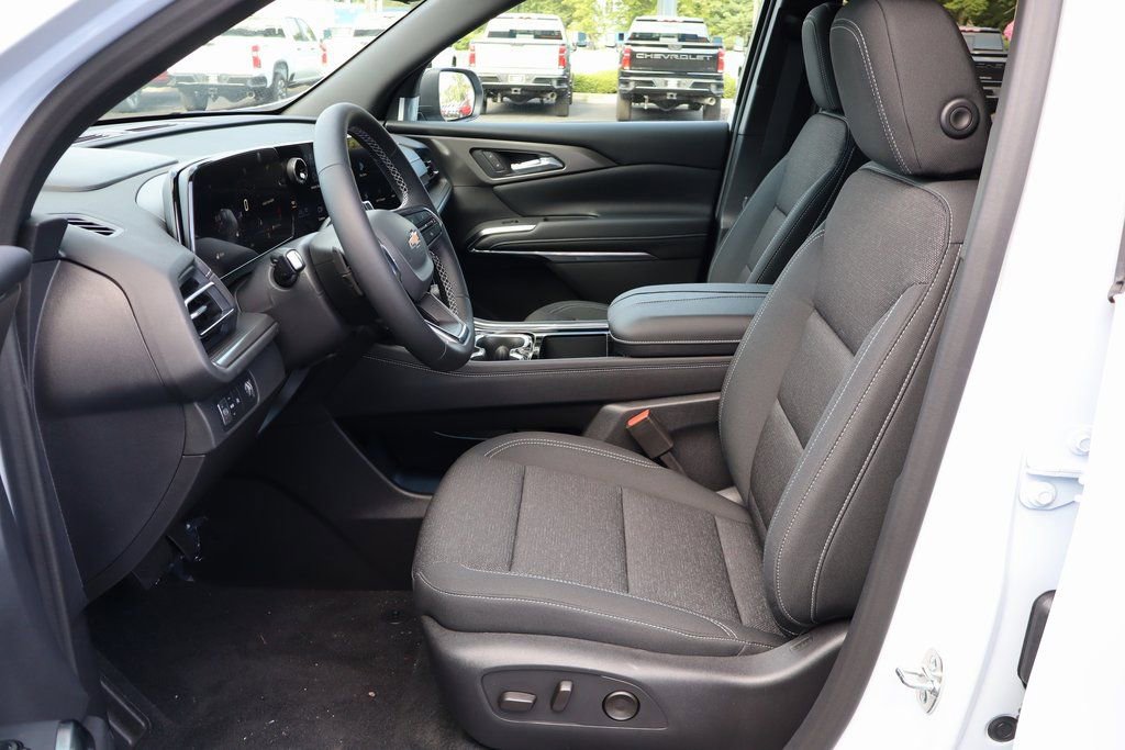 New 2026 Chevrolet Traverse LT w/ Driver Confidence Package FWD image 5