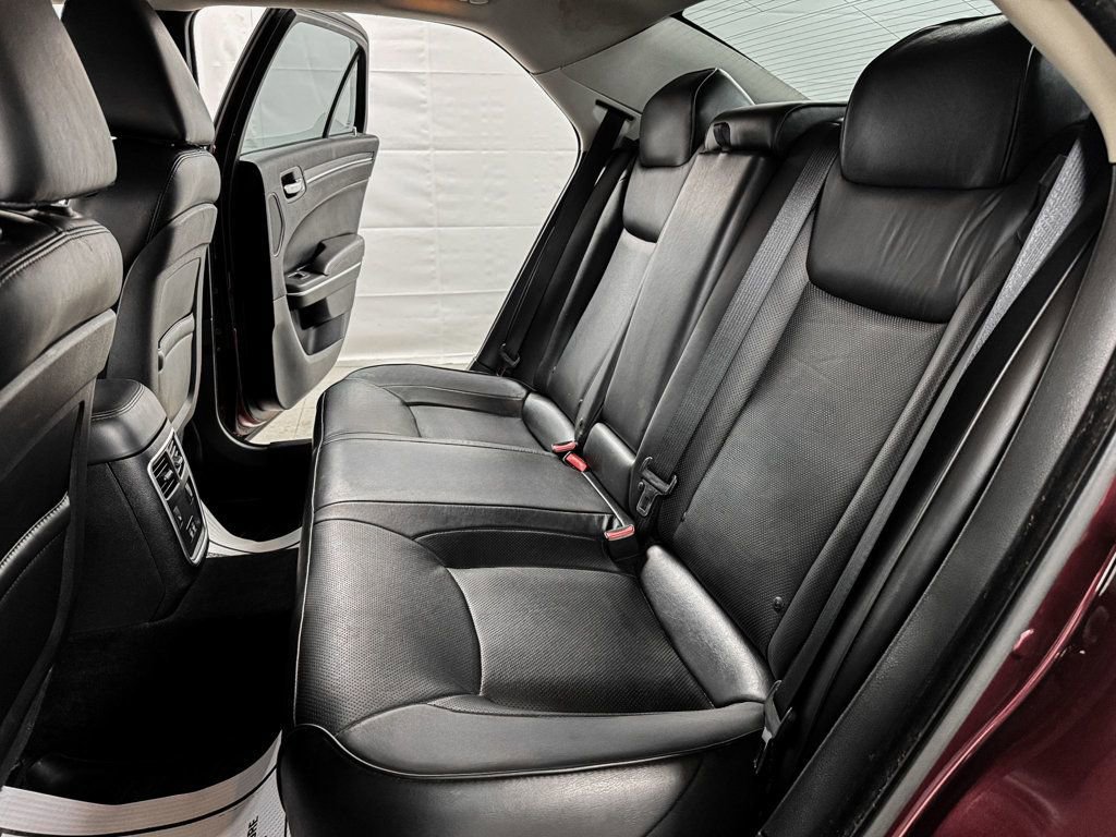 Used 2018 Chrysler 300 Limited w/ Safetytec Plus Group image 10