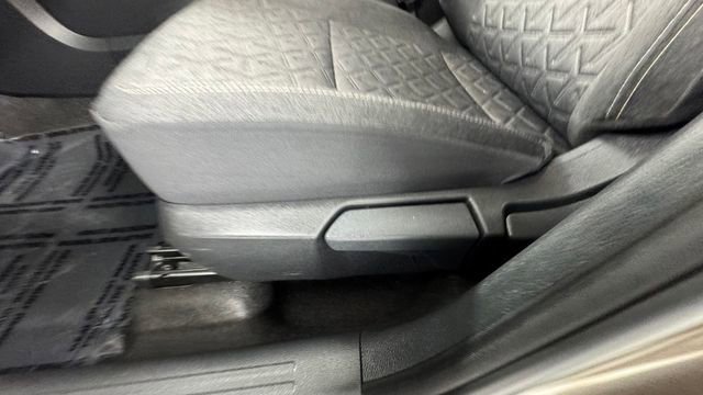 Certified 2025 Nissan Kicks SV image 11