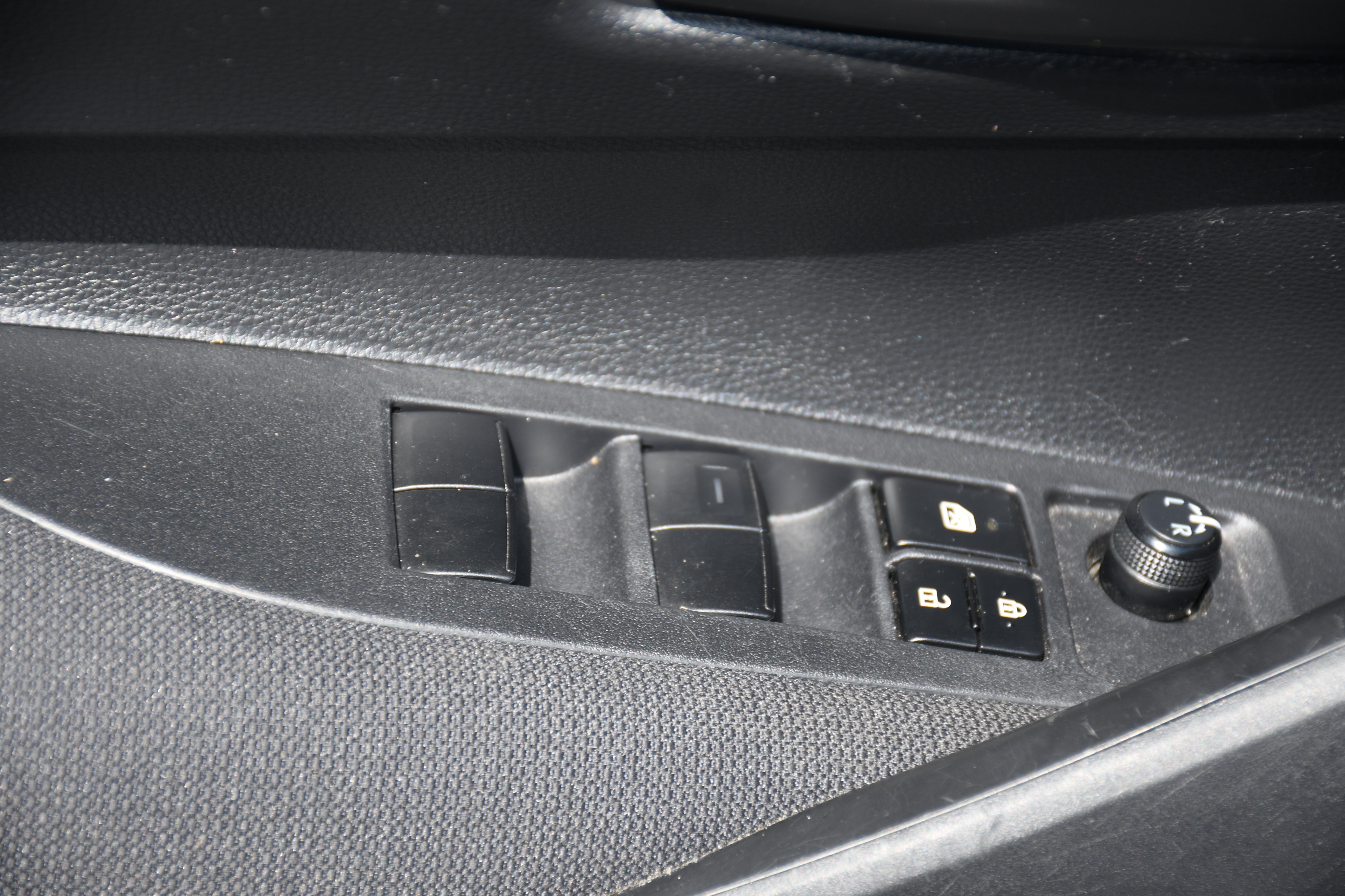 Used 2024 Toyota Corolla LE w/ LE Convenience Package FWD image 10