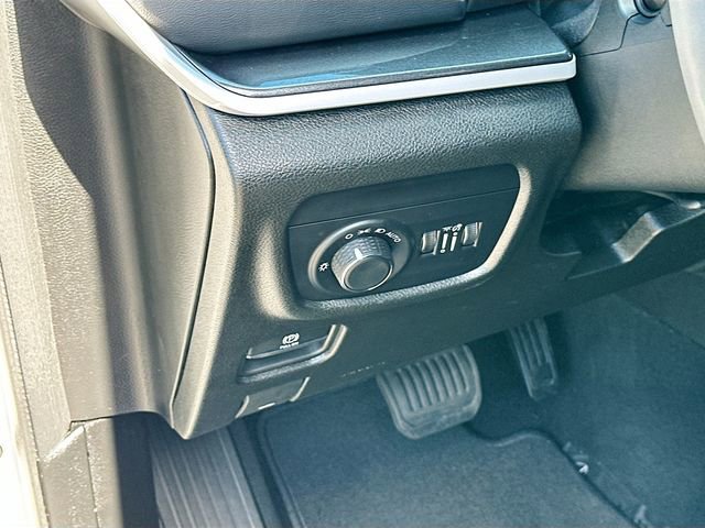 Used 2023 Jeep Grand Cherokee Altitude AWD/4WD image 10