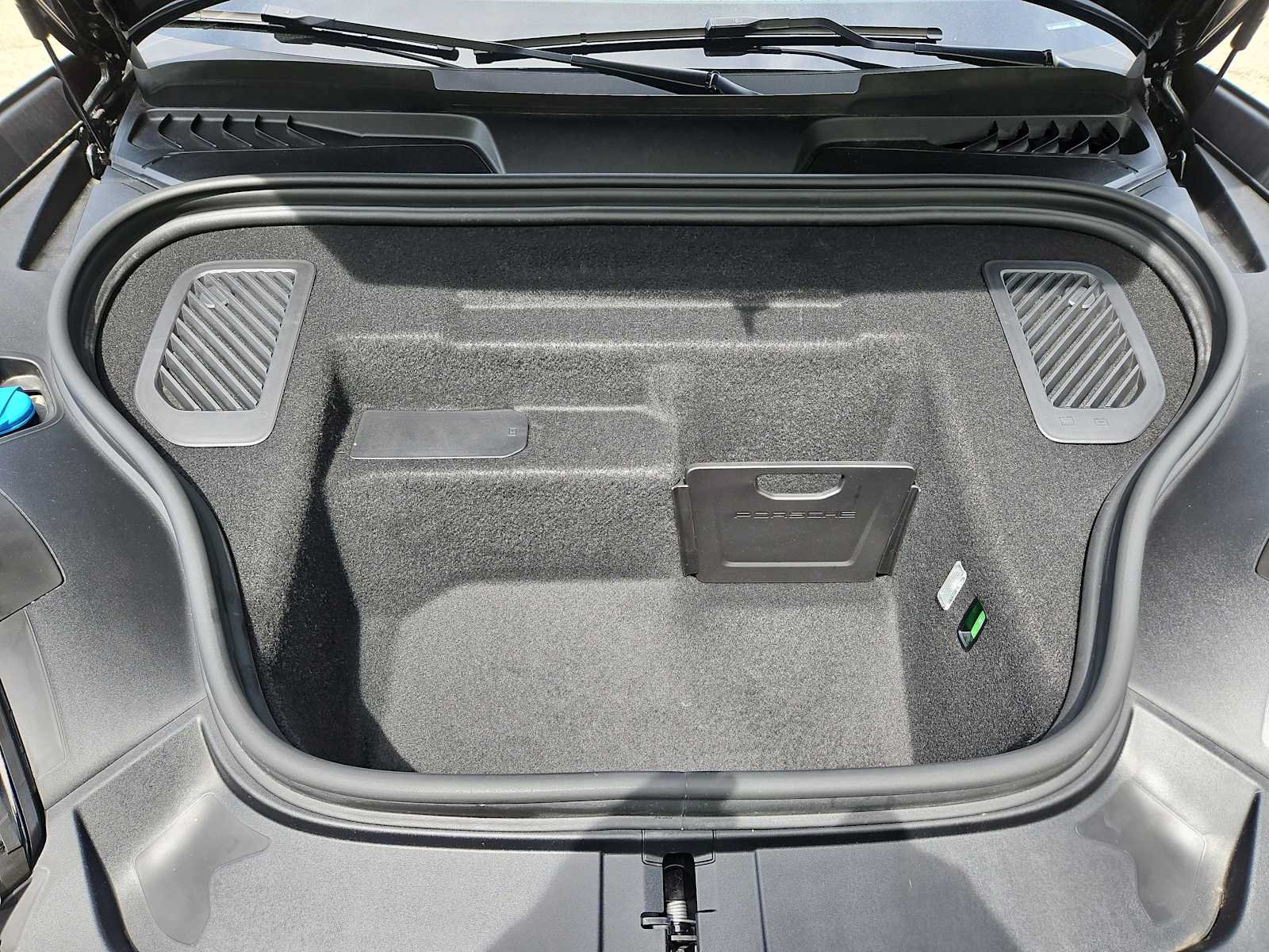 Certified 2025 Porsche Macan 4S Electric AWD/4WD image 51