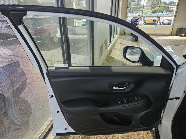 New 2027 Honda HR-V LX image 17