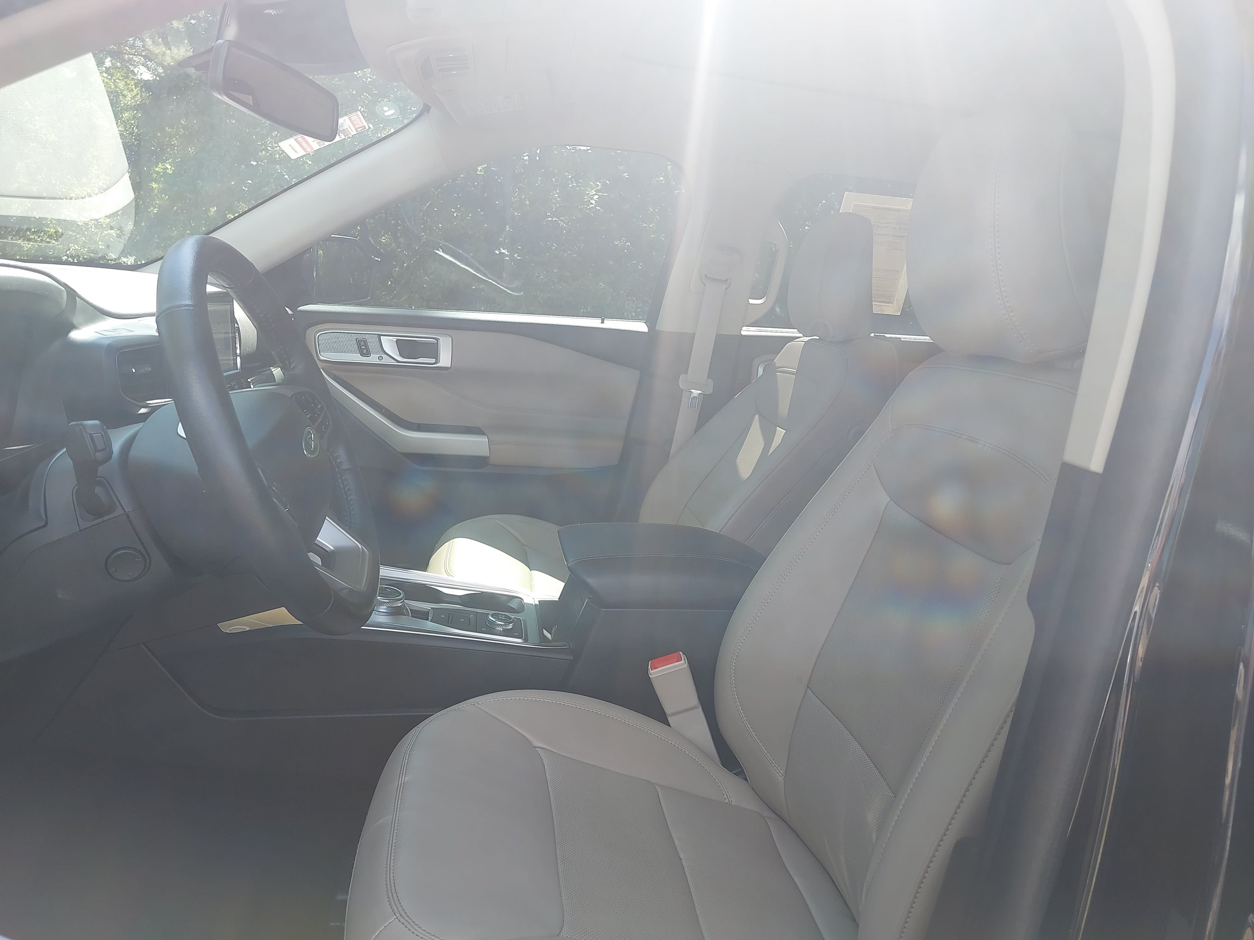 Used 2023 Ford Explorer Limited w/ Equipment Group 301A AWD/4WD image 15