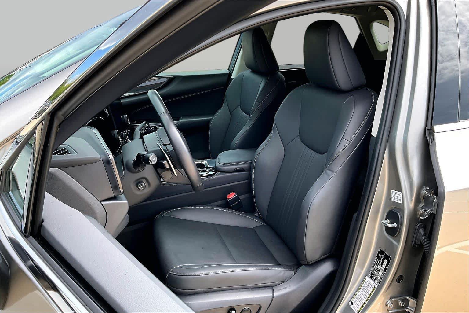 Used 2025 Lexus NX 250 FWD w/ Accessory Package (Z1) image 8