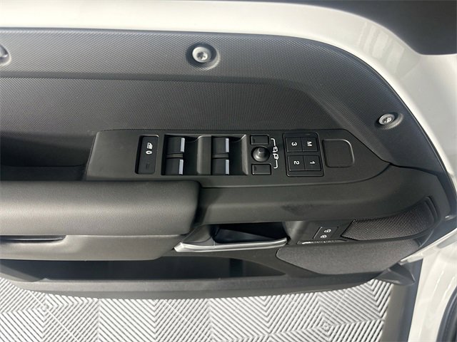 Used 2025 Land Rover Defender 130 S image 20