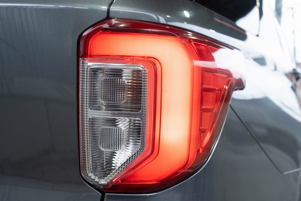 Used 2023 Ford Explorer Limited image 16