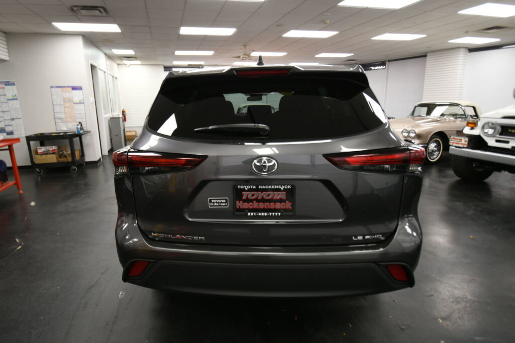 Certified 2024 Toyota Highlander LE image 6
