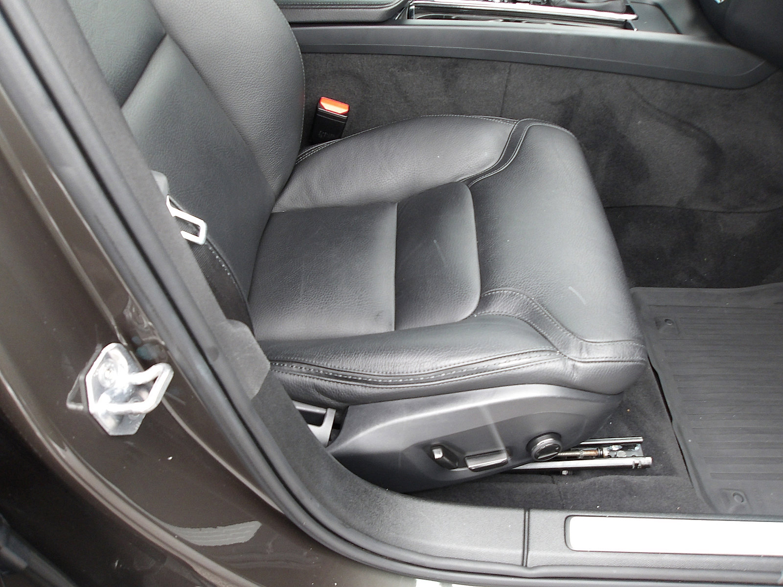 Used 2020 Volvo V60 T5 Cross Country image 9