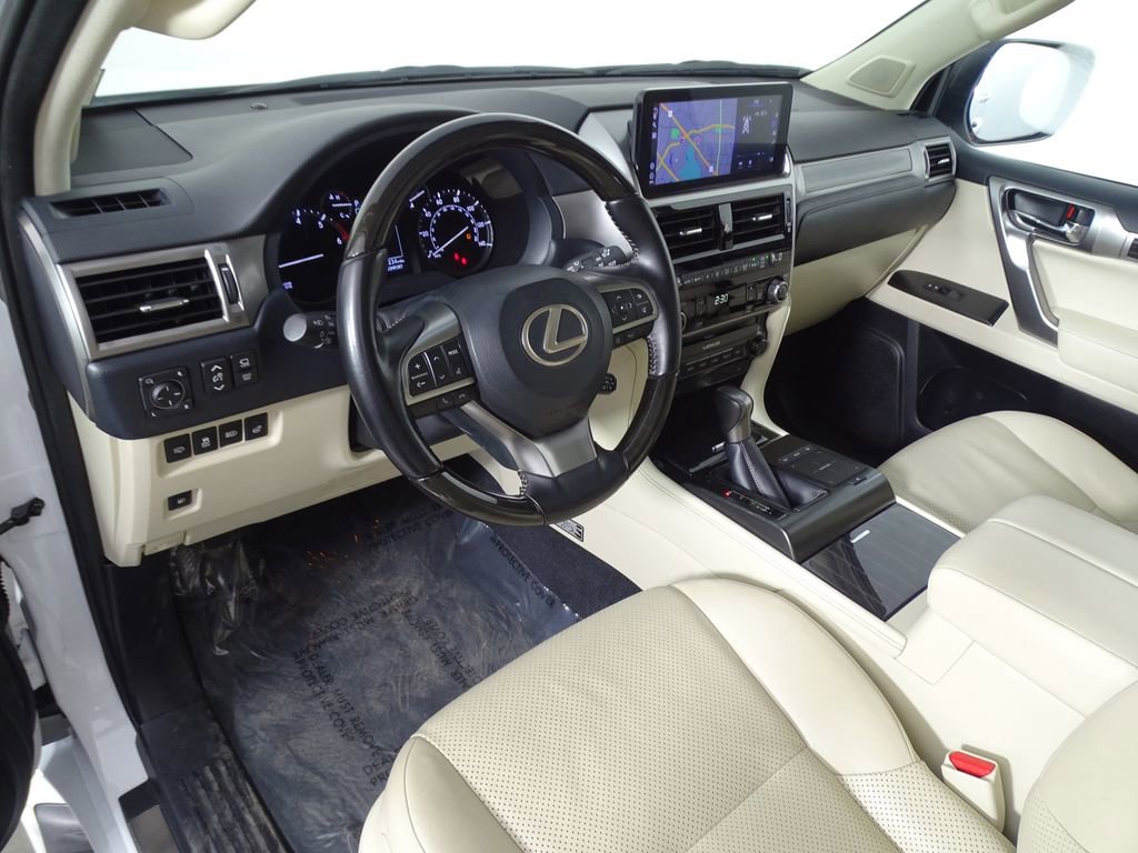 Used 2023 Lexus GX 460 Luxury w/ Sport Design Package image 18